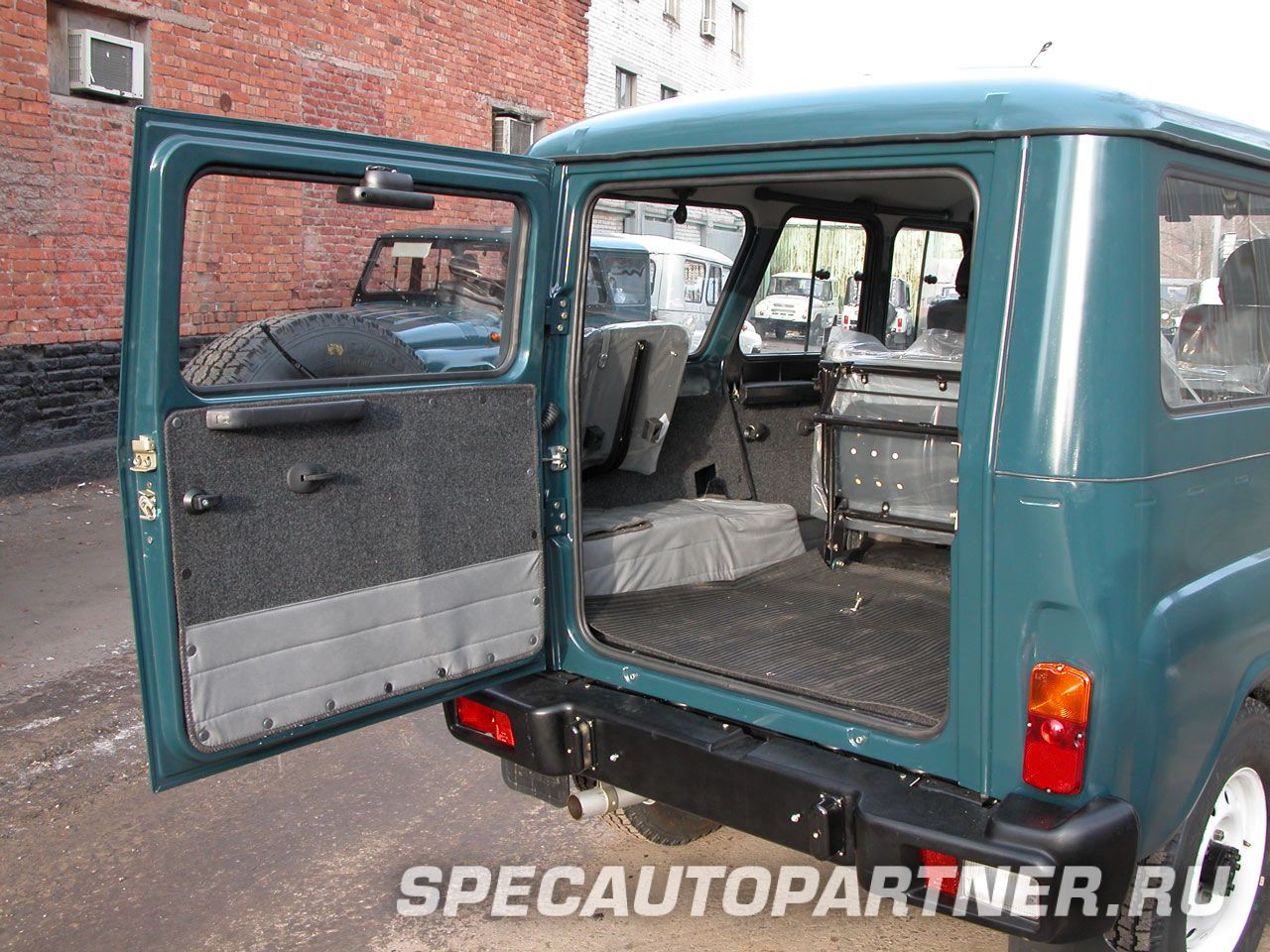 UAZ Hunter 315195 (УАЗ Охотник) внедорожник