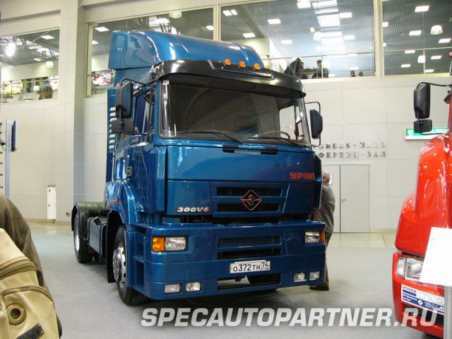 Урал 63674-0010 тягач седельный 4х2